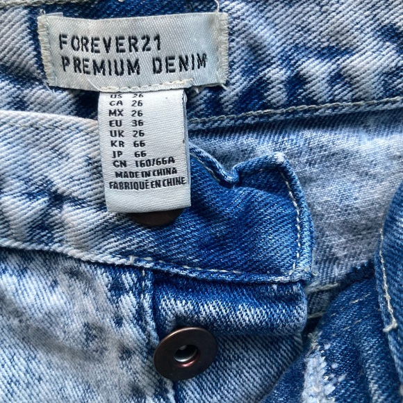 Forever 21 denim shorts - Picture 2 of 6